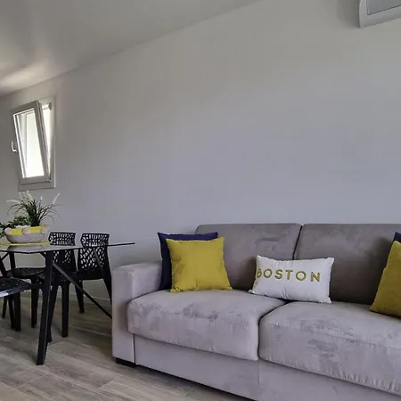 דירה Renovated Flat Close To Shops And ביביונה